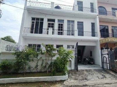 200 sq yd house for sale